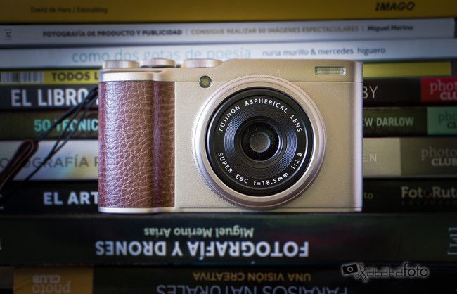 xatakafoto's tweet photo. Fujifilm XF10, análisis: Discreta y sencilla pero capaz de convertirse en una “buena amiga” de los fotógrafos callejeros https://t.co/d8ufU75ZIV #lomásvisto https://t.co/Z1a79UDgPj