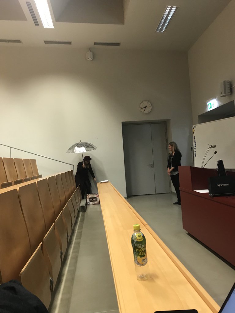 barbara__geyer's tweet photo. Mary Poppins @t_sol_  ☂️☂️☂️👏👏👏 #MAWM https://t.co/TBIRxn5bvf