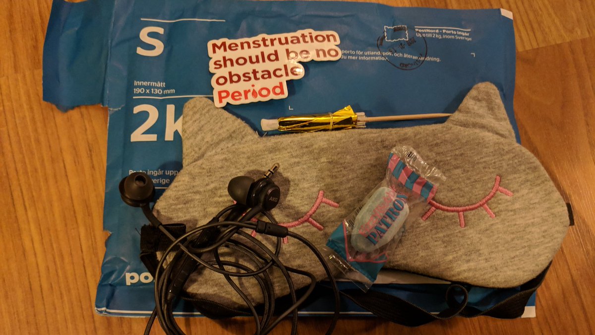 lingonsaft1's tweet photo. When you ask Richard to send you your earphones.. https://t.co/rqzm6PUqgU