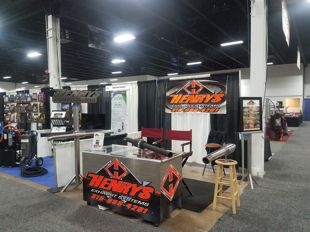 HenryExhaust's tweet photo. Made it to the @aarn show. See our Products on big blocks in the @SuperDIRTcar booth, PROfabrication booth and the @bicknellracing booth #henrysorfollowone https://t.co/ydLFrWNluU