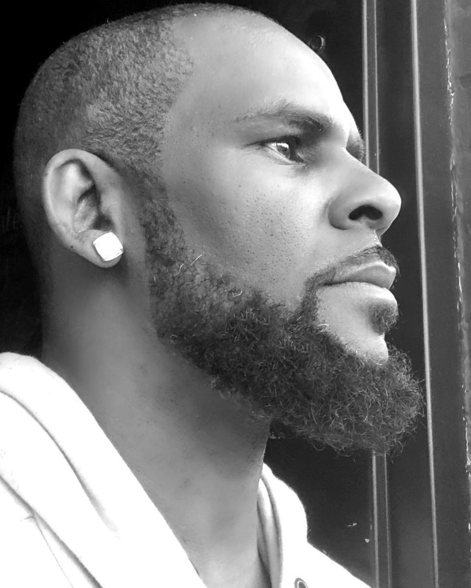 BREAKING: #RKelly has officially been dropped by his label, Sony after many protests held outside their offices demanding they part ways. #MuteRKelly 🔄 @rkelly