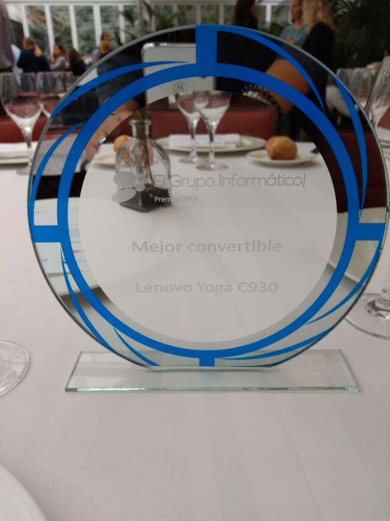 LenovoES's tweet photo. ¡Acabamos la semana con una muy buena noticia! Nuestro Yoga C930 galardonado en los Premios de @EGInformatico como Mejor Convertible #PremiosEGI18 https://t.co/7KV6P9erl0