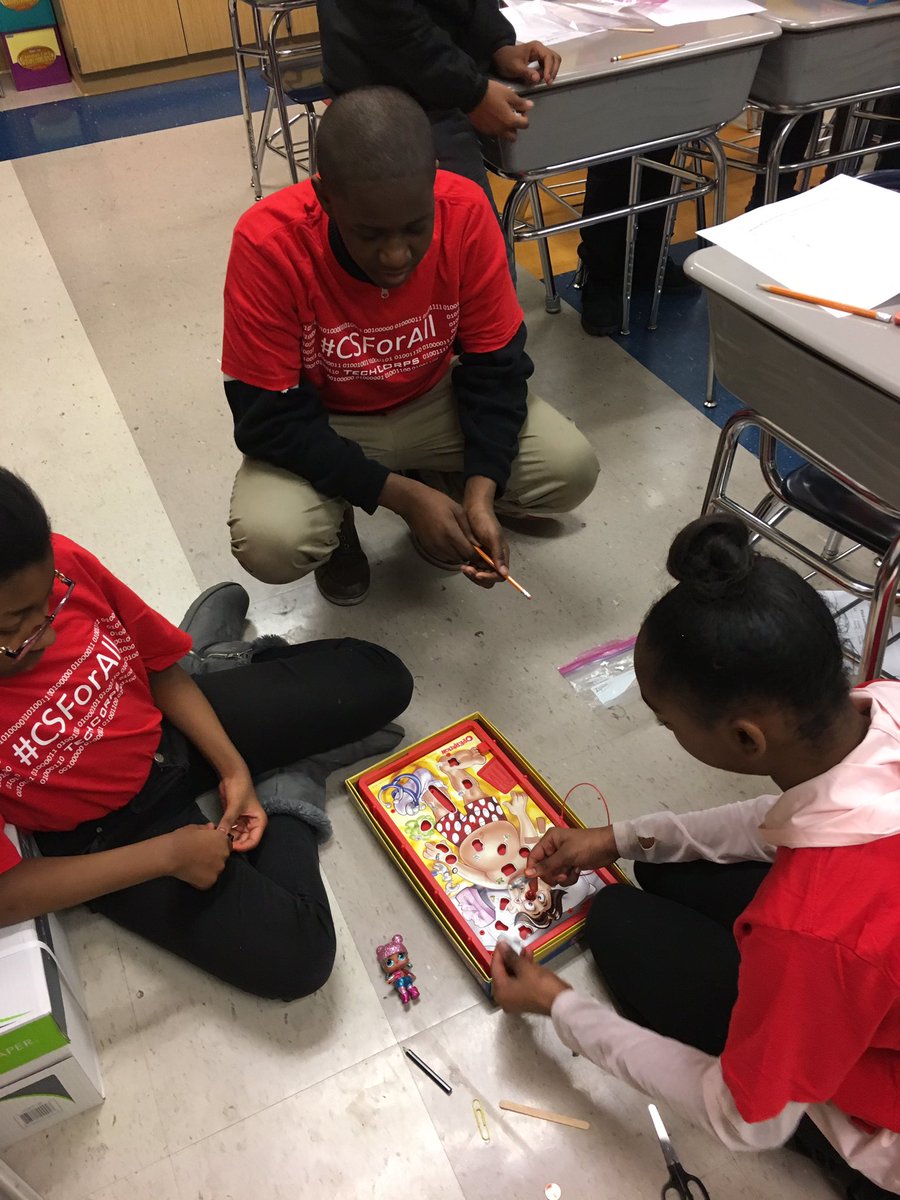 mkdeville's tweet image. Investigating conductors and insulators. #CSForAll #E4Tech