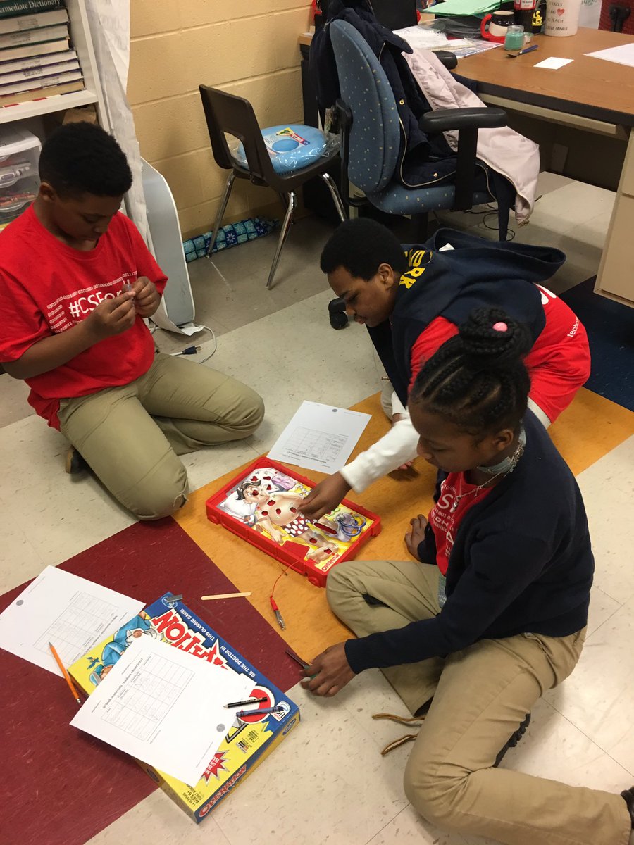 mkdeville's tweet image. Investigating conductors and insulators. #CSForAll #E4Tech