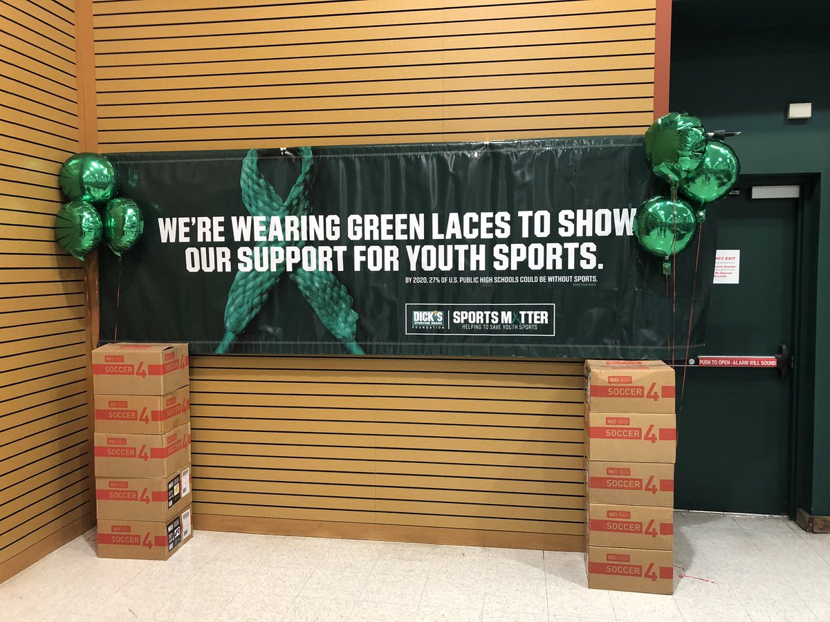 BrandonJW3's tweet image. So proud of our Student Ambassadors in their first event!Thank you @jenharlow76 and Dick’s Sporting Goods for the donation to @ParkwoodElem! We really appreciate the soccer equipment and $1000! #SportsMatter #ParkwoodPRIDE #WeAreGCCS #DicksSportingGoods #DadsAsPrincipals