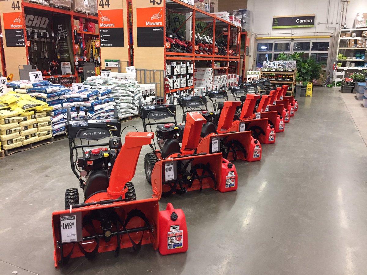 BRaab18's tweet image. Store 4132 says bring on the snow! #SnowProblem @Orangelife_99 @lauren_s_angelo @MattStuffletHD @ThomasJonesHD @Lost_comics