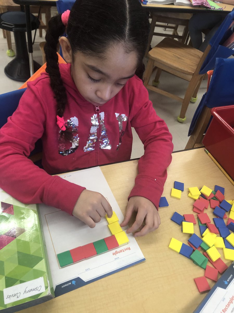 DualLanguage308's tweet photo. Mathematicians in 3-306 use color tiles to find the area and perimeter of a rectangle. #76learns #ps76q https://t.co/kaJDywvCQU
