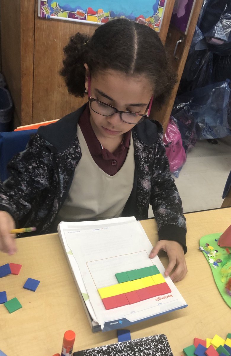 DualLanguage308's tweet photo. Mathematicians in 3-306 use color tiles to find the area and perimeter of a rectangle. #76learns #ps76q https://t.co/kaJDywvCQU
