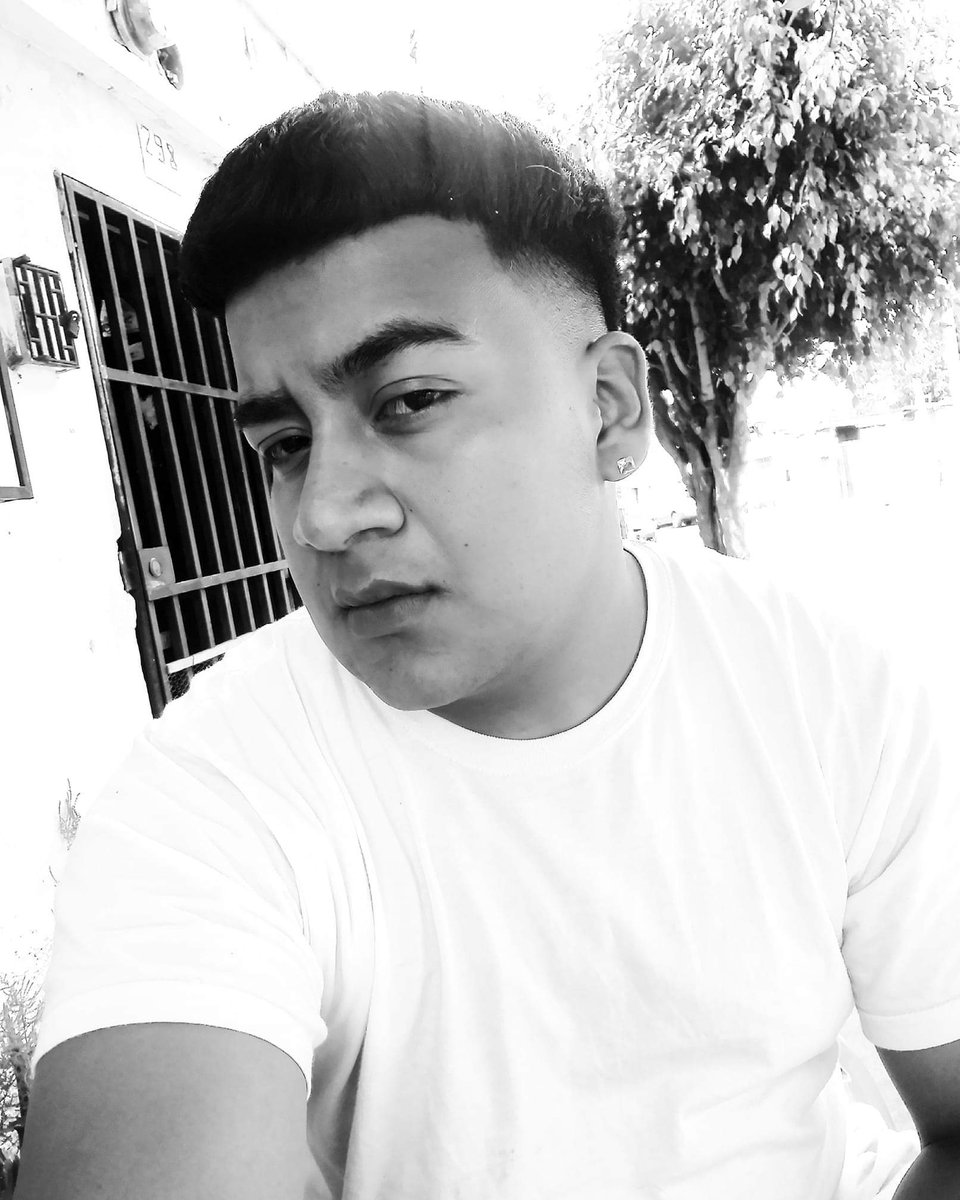 el_puuass's tweet photo. Me quedo igualito va raza? https://t.co/jtA1gqAACC
