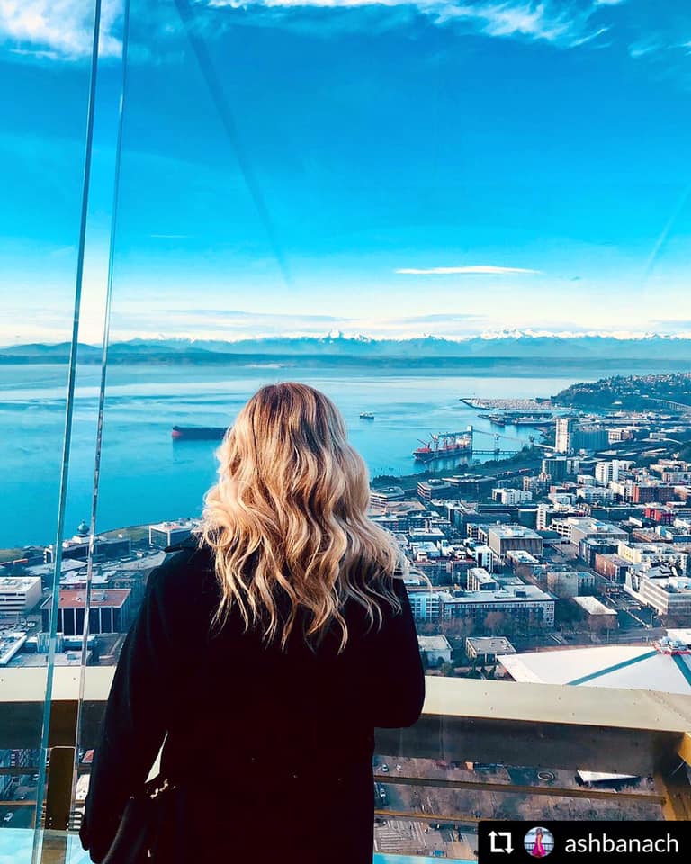 space_needle's tweet image. It’s the end of the week, so it’s time for #FactFriday! With our #spacelift renovation, we now have 20,000 square feet of glass surface, perfect for soaking in the #Seattle views from all around. ••• 📸Instagram user ashbanach