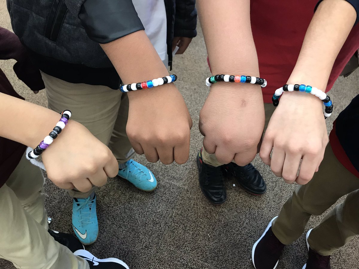 NaptimeMLS's tweet image. Students @TigerNetwork loved Hour of Code 2019. K&1st helped code the Miss Muffet story, and older students made a bracelet with their initials in binary code. #cfbcodes #whycode