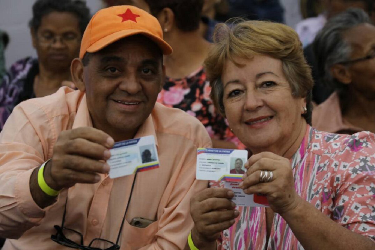 ivssoficial's tweet photo. Hey amigo pensionado y pensionada, te invitamos a ser parte del #PlanVueltaAlTrabajo, brindándote la alternativa de continuar tus actividades laborales, para seguir forjando la Patria con el desarrollo productivo. 
#20Ene @magallyvina @NicolasMaduro https://t.co/pozLvuA7pW