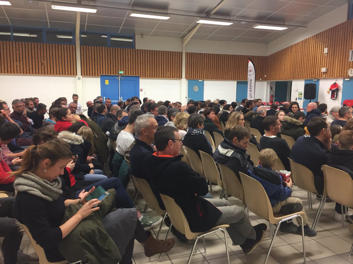 PatJean44's tweet photo. AG du #triVéloce @stsebsurloire @FFTRI 132 émargements sur 199 licenciés, dont 46 de St Sé Salle pleine pour cette dynamique association. De très bons résultats avec une Championne du monde dans sa catégorie. Présence de #ThomasBoucher et @ErwanPETEL https://t.co/OBZympI1C8