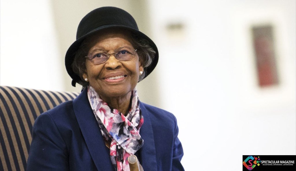 SpectacularMag's tweet photo. Dr. Gladys West, The Black Woman Who Invented The GPS, Gets Honored At The Pentagon
#specmagnc #specmagradio #nccu #vsu #shawu #saufalcons #blackexcellence #blackwomenrock #inventor #airforce #pentagon https://t.co/mOO3ghb97K https://t.co/ZI21SSsgP6