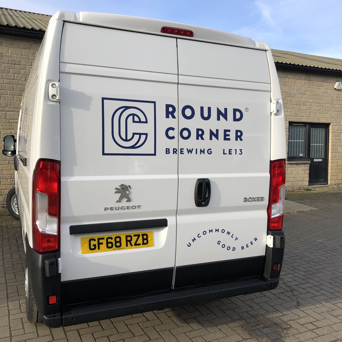 FluidSigns's tweet photo. @roundcornerbrewing delivery van suited and booted and ready to roll. Look out for some fantastic beers from these guys! 
.
.
.
#signage #vehiclesignage #vehiclewraps #brewery #beer #melton #meltonmowbray #stamford #design #branding #craftbeer #brewing https://t.co/6QEh2N7EUk