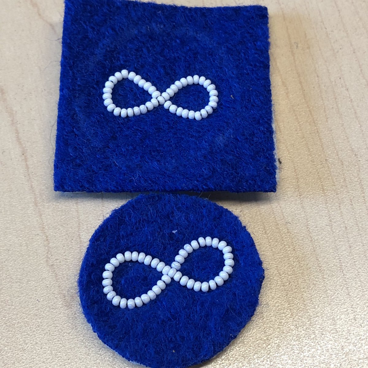 For tomorrow’s conference, I’m teaching 2 needle beading & participants will be making a blue Métis flag pin. Here are 2 pieces for my demos. #beading #métis @beadedchickadee @AlbertaMetis @ABMetisYouth