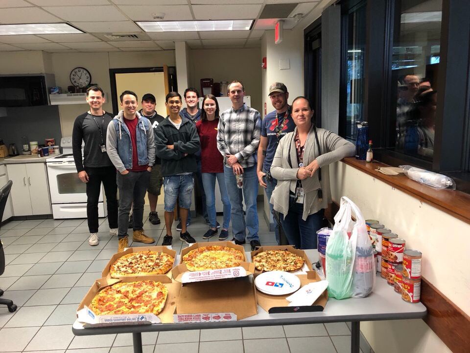 We paid a visit to @iFlyTallahassee today to deliver pizzas for the hard working air traffic controllers of the <a href="/FAANews/">The FAA ✈️</a> ! Thank you for your hard work &amp; dedication during the partial government shutdown! #FlyFSU #SupportYourCommunity