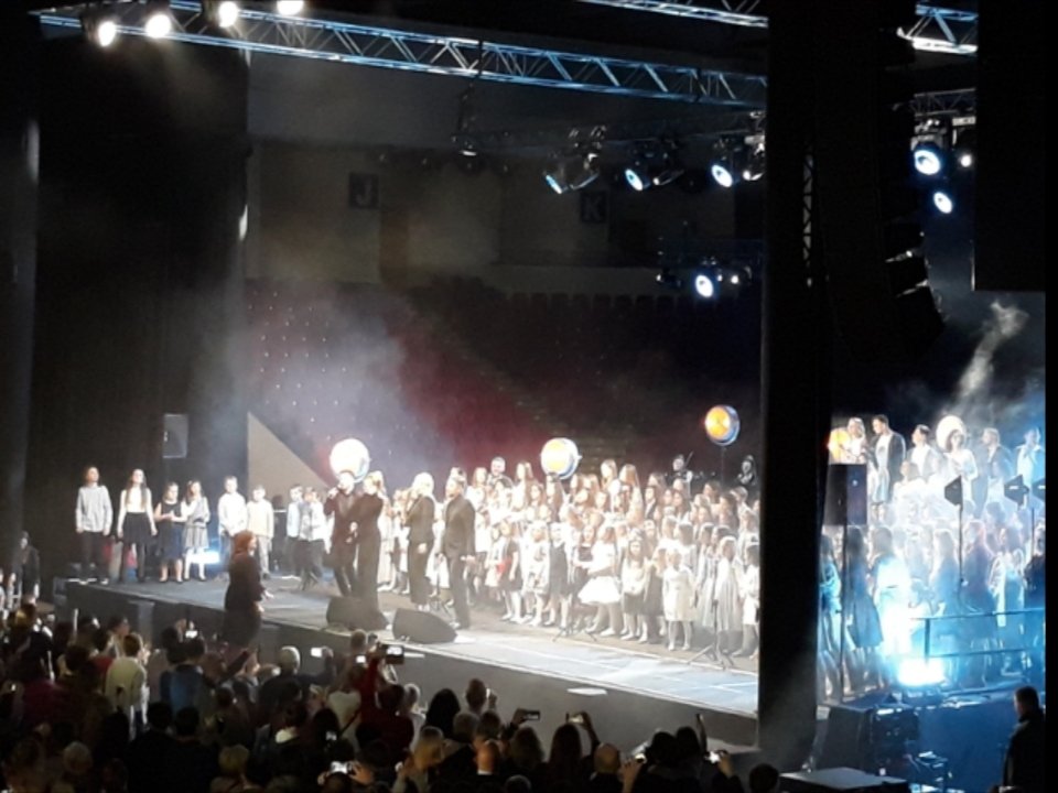 PW_Wojtowicz's tweet photo. Koncert "Kolędy świata" - TGD i goście: Kuba #Badach, Kasia #Cerekwicka, Kasia #Moś i Krzysztof #Iwaneczko na warszawskim #Torwar.ze. https://t.co/nXC5ge25Dt