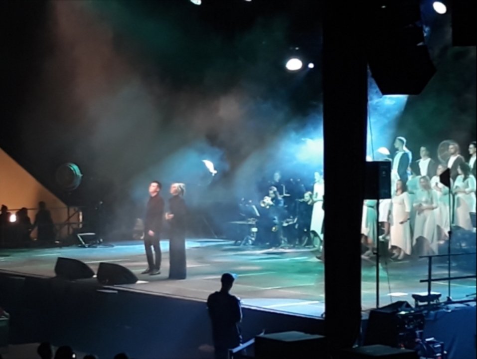 PW_Wojtowicz's tweet photo. Koncert "Kolędy świata" - TGD i goście: Kuba #Badach, Kasia #Cerekwicka, Kasia #Moś i Krzysztof #Iwaneczko na warszawskim #Torwar.ze. https://t.co/nXC5ge25Dt