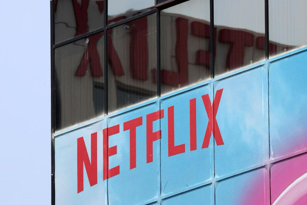 Netflix shares fall as weak forecast dampens investor optimism https://reut.rs/2TYkMAp