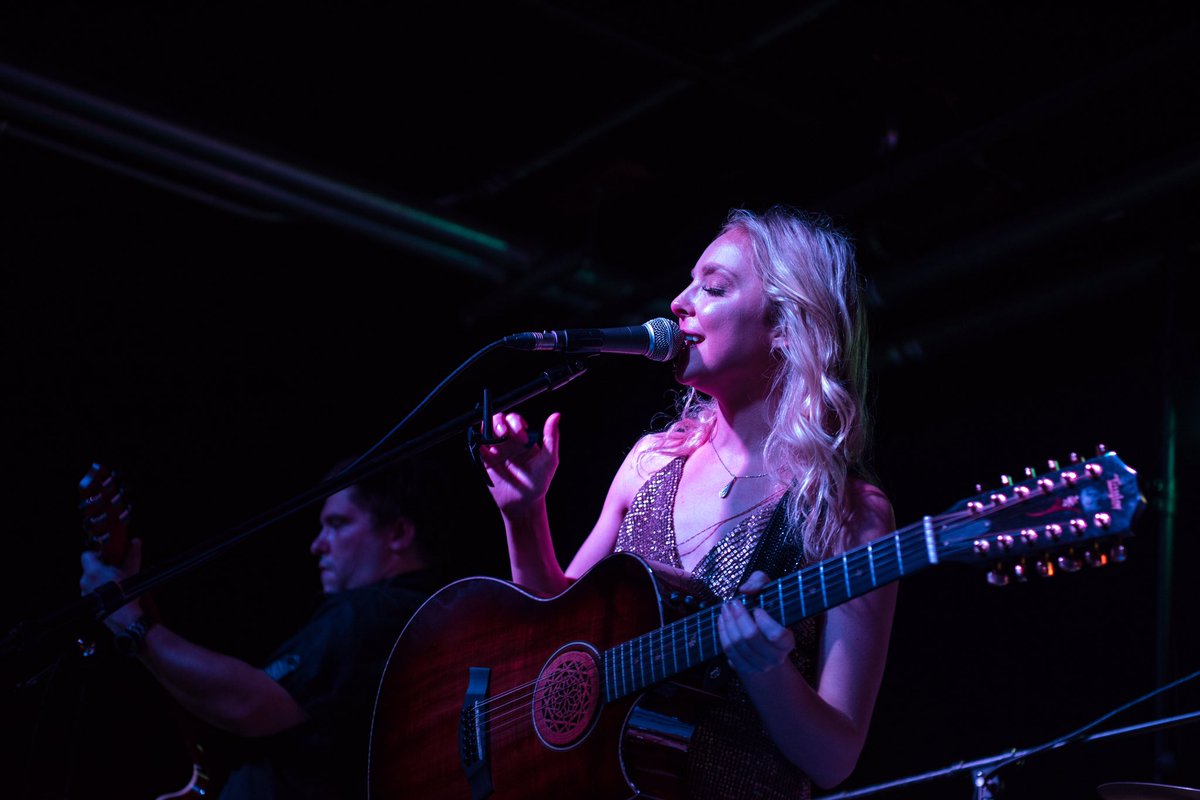 americanblnde's tweet photo. @Natalia__Morris is loving her new capos from @G7thCapos ! Simply the best! β€οΈ #g7thfamily #bestcapoever #g7thcapo #customcapo https://t.co/76z4oZf71r