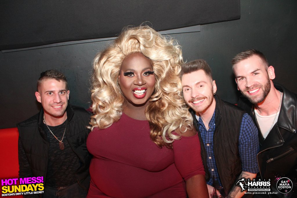chrisharrispres's tweet photo. Pics are up from @LatriceRoyale at #HotMessSundays! View the gallery: https://t.co/c0gG0XKzAS https://t.co/BzPxjf69Qo