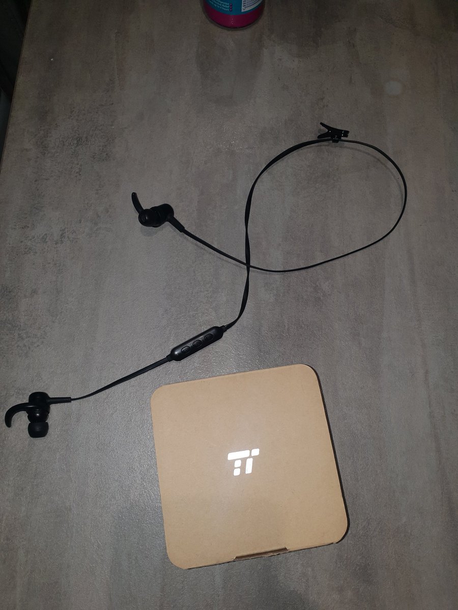 naidier57's tweet photo. @SneijderMusic Iv been using these for running for the last two years, and everyday in work, 18.99 of Amazon. There the job and can take calls on them for driving too 😃 https://t.co/bhrC8G4XND