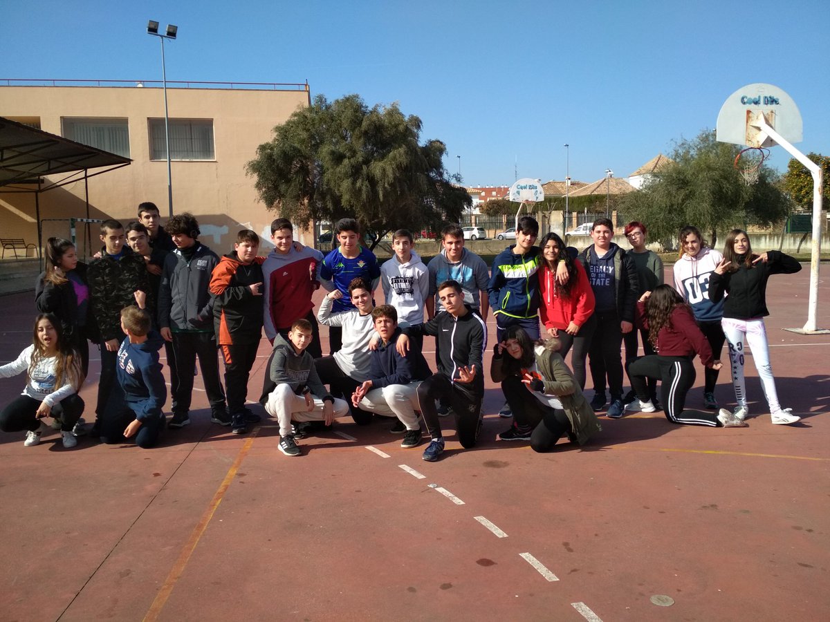 Caro_Gago's tweet photo. Comenzamos con nuestro nuevo proyecto con ganas y mucha buena energia, ánimo chicos que esto no ha hecho más que empezar!!#PonteToPetao3D https://t.co/DAPngCtuF5