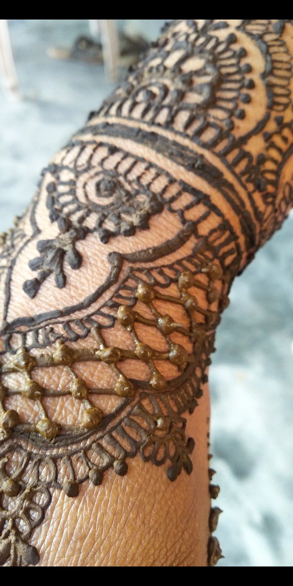 Nandani_sharmaa's tweet photo. Mehndi Design🔥  Made by @Nandani_sharmaa
.
. 
#nails💅 #mehndi #mehndidesign #mehendi #hinamehndi #henamehndi #nandanisharmananu #mehnditutorial #mehndigoals #mehndioutfits #mehndidress #henamehndiart #weddingmehndi #mehnditattoo https://t.co/sfcv8d7Slt