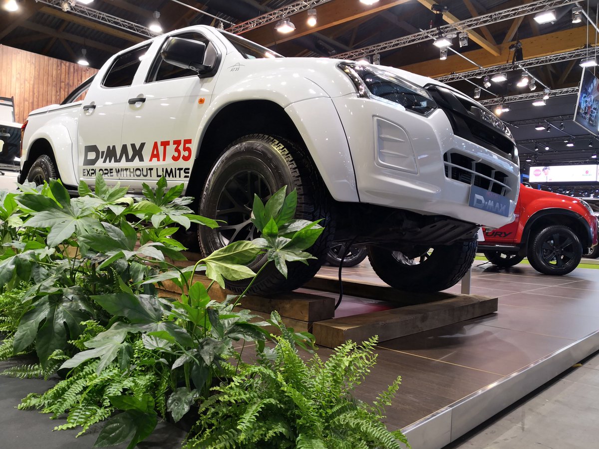 We've got that #FridayFeeling at the @BrusselsMotorShow! If you’re visiting this weekend, be sure to come and take a look at the stunning Isuzu #DMaxAT35 #ItJustWorks #ExploreWithoutLimits #BrusselsMotorShow #BrusselsExpo
