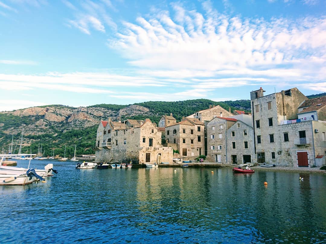 RoyalCroTours's tweet photo. Our favourite spot  📍Komiza, Vis island
...
#Croatia #travelcroatia #RoyalCroatianTours #croatia2019 #Travel 
...
https://t.co/eXzejgnvi7 https://t.co/aAqMytDLHY