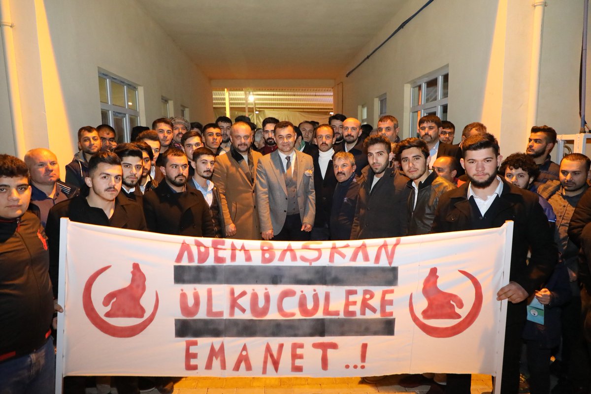 2- Bu soğuk kış gecesinde Kapalı Pazar alanını köşe bucak dolduran, soğuk havayı güler yüzleri ile ısıtan, 7'den 77'ye bizleri alakalarıyla onurlandıran bütün vatandaşlarımıza çok teşekkür ediyorum. Siz güldükçe biz koşarak hizmet etmeye devam edeceğiz!