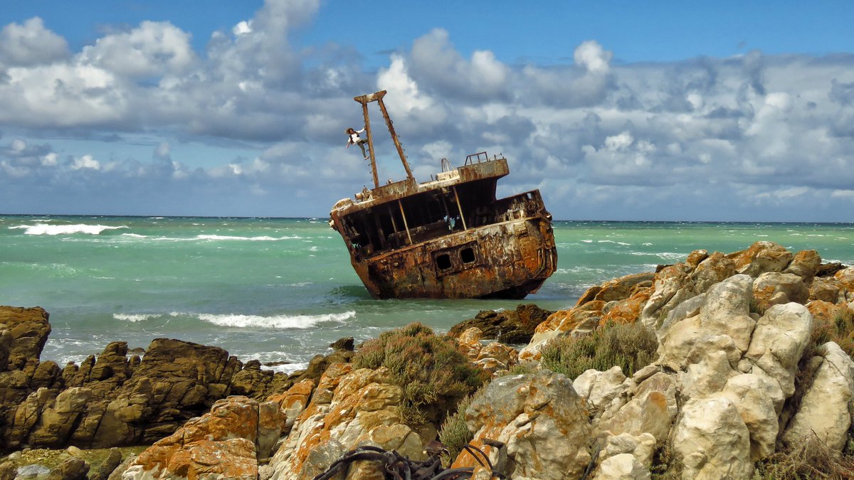 gotravelbug's tweet photo. Got wrecked in the @VisitOverbergSA today, visiting the shipwreck situated in @SANParks #CapeAghulas on the most southerly tip of Africa. The Japanese vessel, Meisho Maru, went aground on Nov 1982 and the fortunate crew of 17 walk away unscathed. Today a scenic site to visit. https://t.co/mUJF2FNuWF