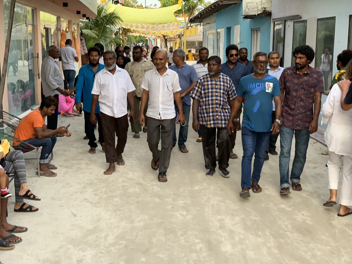 SauSaudh's tweet photo. Maruhaba, Hon. Mohamed Adil Saleem..

Hurihaa beyfulhun koh’dhehvi Ikhlaastheri Masahkathah takai, Nuhanu Ikhkaastheri kamaai eku Shukuru Dhan’navan... 😊
@MadhilSaleem @MohamedNasheed @ibusolih @AhmedMahloof @Nazeeh8 https://t.co/2KBDvWldFL