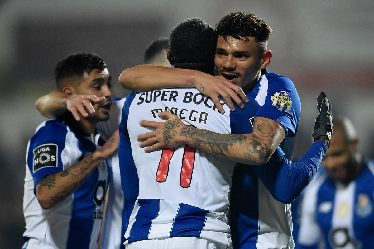 Francisco Soares scores his first hat-trick for Porto 👏👏
Back in their #UCL squad for the round of 16?