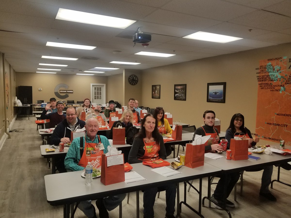 depotmag4410's tweet photo. New Associate Coach Kick Off!! Our team is so excited for this spring season! #newassociatecoach #team10 #PacNorthProud #springseason @robbie_bowen https://t.co/AybLdF1FB6