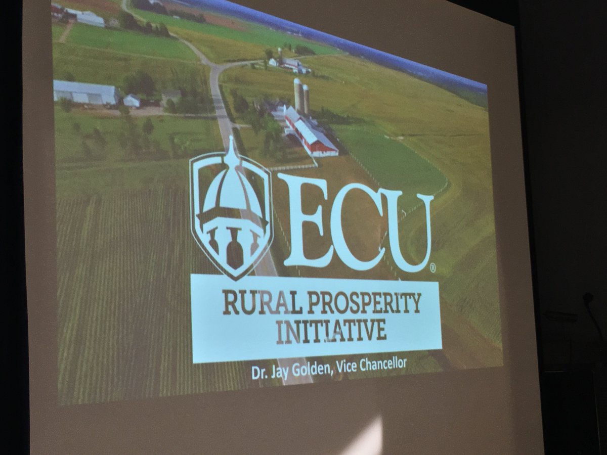 .@ECUResearchVC, REDE staff, and representatives from across <a href="/EastCarolina/">ECU</a> met with undergraduate students today to begin regional projects dedicated to #ruralprosperity. Nine students will work on six projects across the region to help eNC grow and thrive.