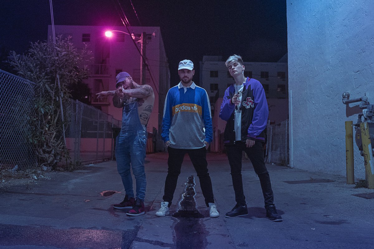 topsifybr's tweet image. #TopsifyIndica: a força do trap latino está unida em "Bendito", parceria do mexicano Hadrian com o argentino Lit Killah e o brasileiro Papatinho 🔥🙌 Versos pesados e um beat que vai grudar na cabeça lhe esperam - siga a playlist Vida Loka e vem ouvir: lnk.to/vidaloka