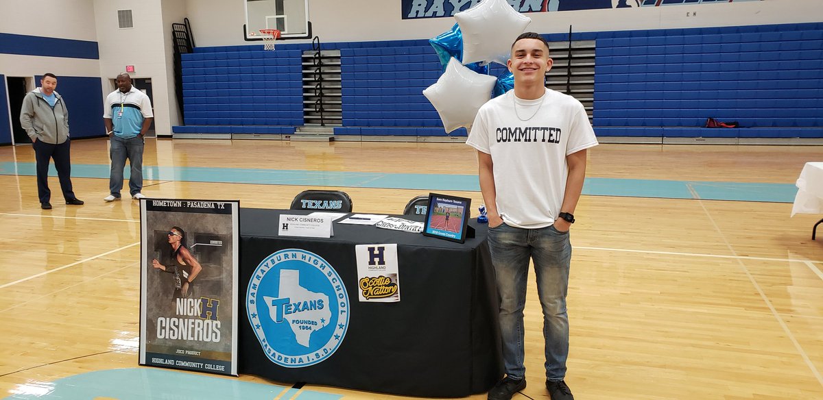 SRHSAVID18's tweet photo. Way to go @Nickcisneros12!! So proud of you!! Congrats on signing to run at Highland Community College. Make us proud. #srhsavid #hardworkpaysoff #runNickrun https://t.co/mWhKzLBMgT