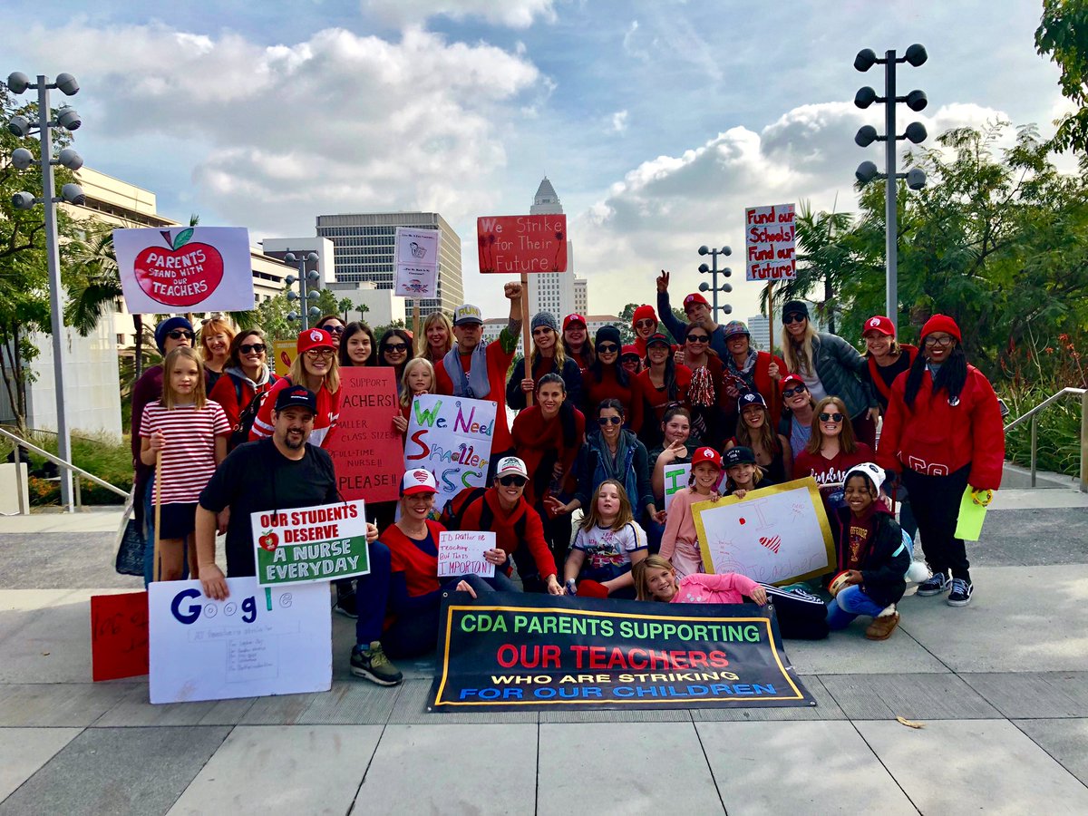 mrskimbuck's tweet image. Stronger together! 💪🏻 ❤️ #Strike4Ed #UTLANow #UTLASrong #cdaelementaryvenice