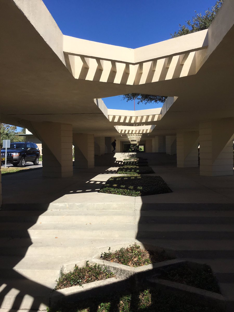 FXDESIGNGROUP's tweet photo. #FieldtripFriday the FX Design Team visited Frank Lloyd Wright's #ChildOfTheSun @FLSouthern today 👀❤️👀❤️#DesignInspiration #LightNShadow #TVSetDesign #LightingDesign https://t.co/IwqdAE3knB