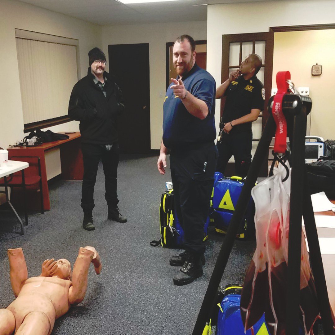 EmpressEMS's tweet photo. Our competition team getting ready for the next @jemsconnect games! Looks pretty intense, guys, is that blood hanging?
#emscompetition #EMSToday #EMS #Paramedic #EMT @empressemssod #empressemssod https://t.co/Oxn7gov7r2