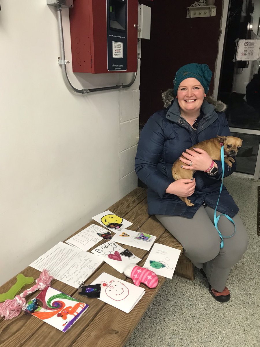 waggishwondrart's tweet photo. Dropped off the pet portraits and letters our #raktivist club made at the Animal House Shelter last night! 🐾 They loved them!! 🐾 Just another Random Act if Kindness from our amazing RAKtivist Club at Westwood! @RyanHart2013 @sweber25 https://t.co/gktdlD0YTF