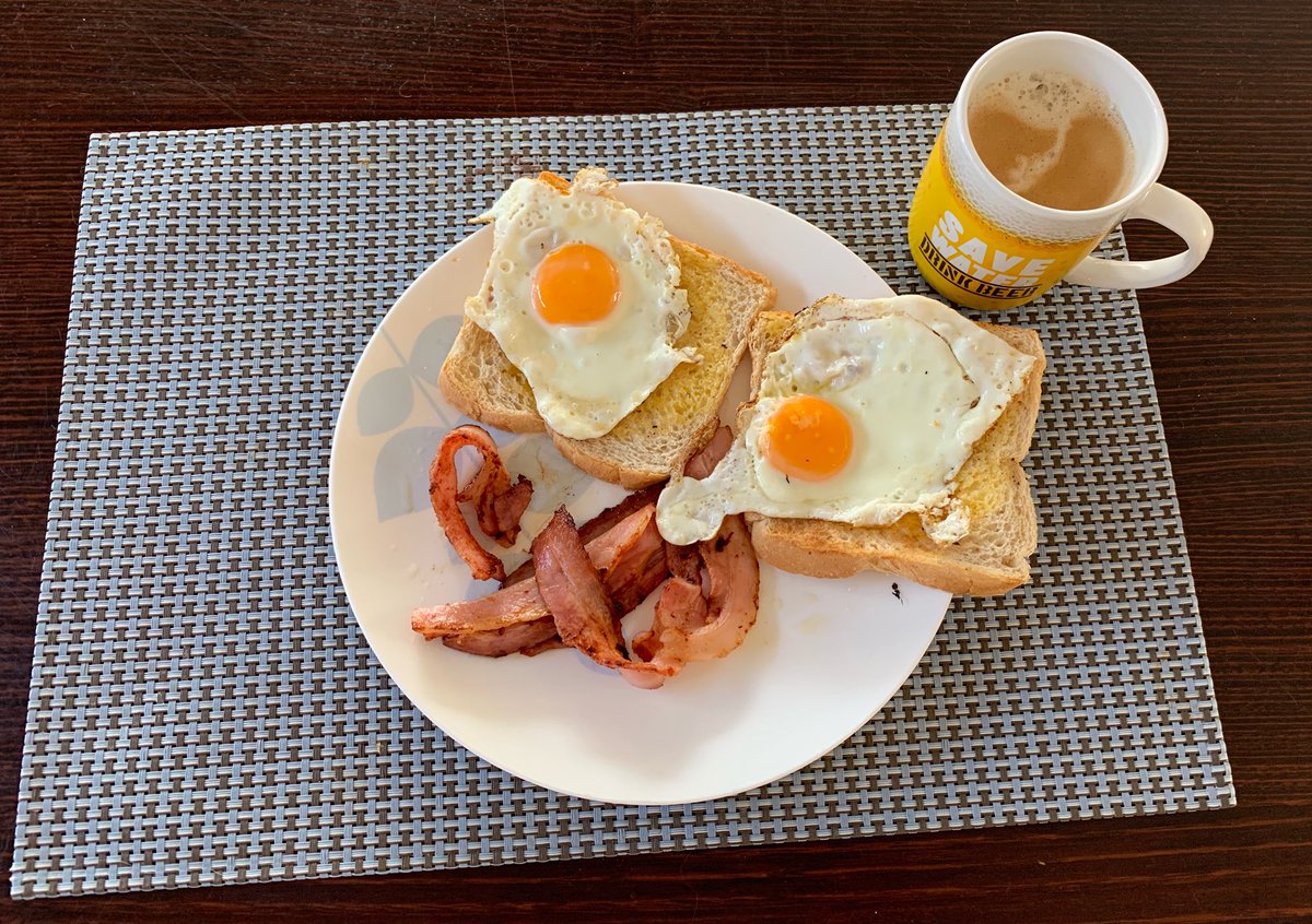 Oztimmay's tweet photo. Good morning Saturday. Yes, some bacon has already gone to a better place. #baconsaturday https://t.co/iiEKDEODch