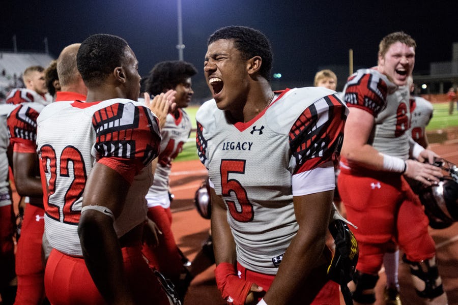 SportsDayHS's tweet photo. WOO PIG SOOIE! Mansfield Legacy four-star S Jalen Catalon (@jcatalon27) commits to Arkansas 🚨

Story: https://t.co/Ox3RbY36nK | #txhsfb #WPS #HammerDown 

✍: @JoeJHoyt https://t.co/WSHxoxuOOA