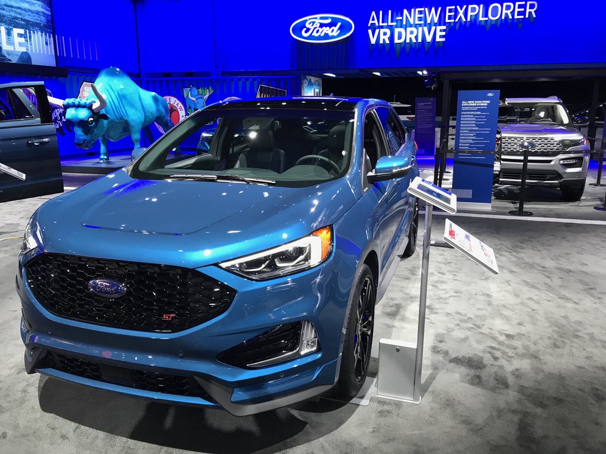 tvnewzguy's tweet photo. Checking out some of the cool vehicles from our domestic automakers before the doors open tonight. #RedCarpetCharityPreview #7autoshow @wxyzdetroit https://t.co/HmEZOsgWwi