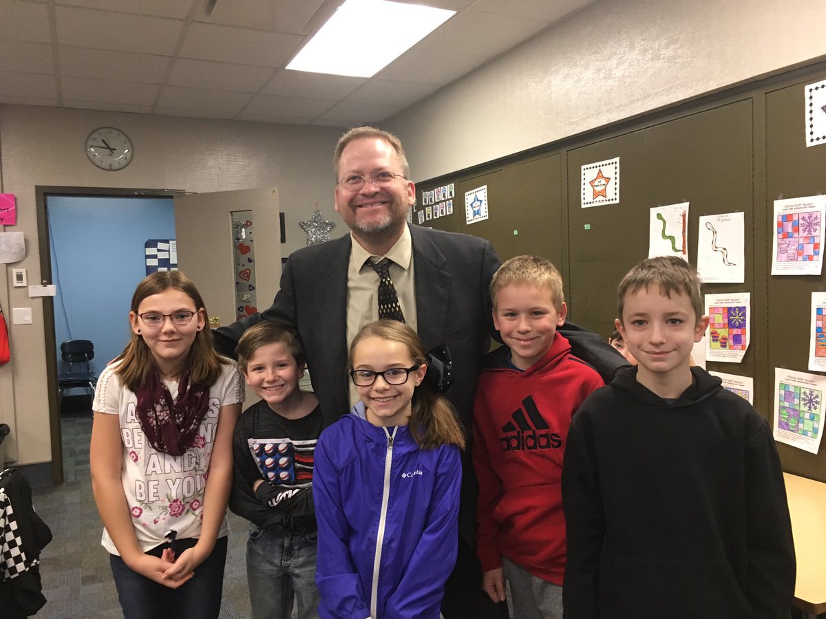 bowman_mandy101's tweet photo. Sts striving to be 1% better in iStation reading each day! Our principal supports us all the way! #alwaysbeaking #4thgradereaders https://t.co/gnfyp0s61t