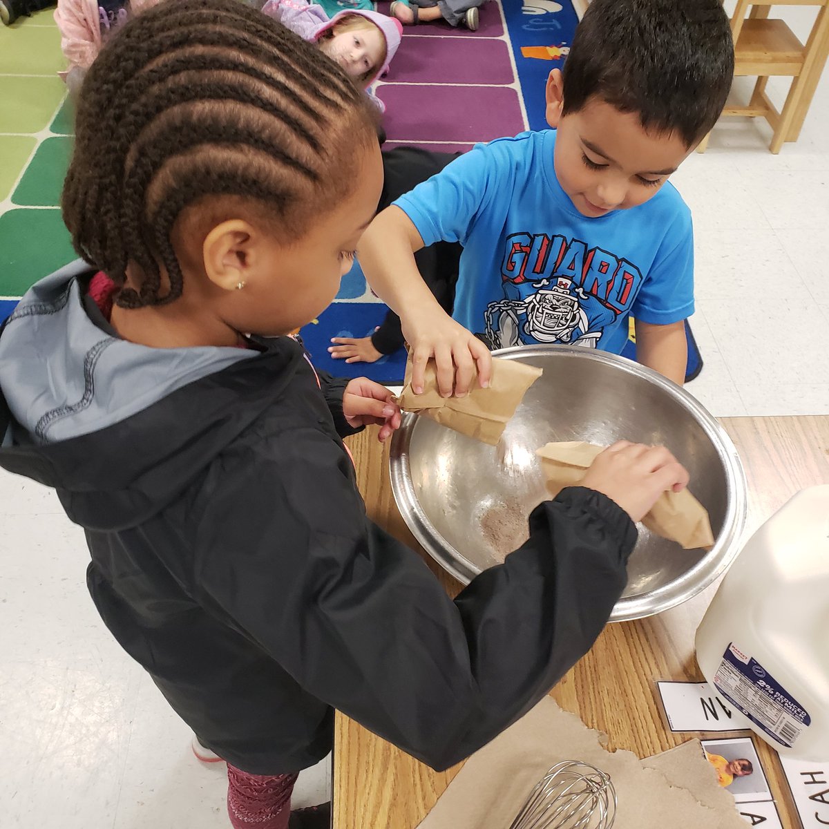 MrsPearson18's tweet photo. Foodie Friday presents: Dirt! Chocolate pudding, oreo crumbs and worms! #PreKFoodieFriday https://t.co/I6ui1CWCmE