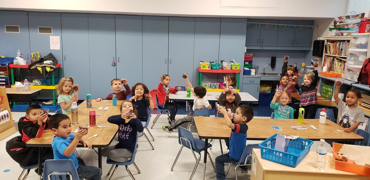 MrsPearson18's tweet photo. Foodie Friday presents: Dirt! Chocolate pudding, oreo crumbs and worms! #PreKFoodieFriday https://t.co/I6ui1CWCmE