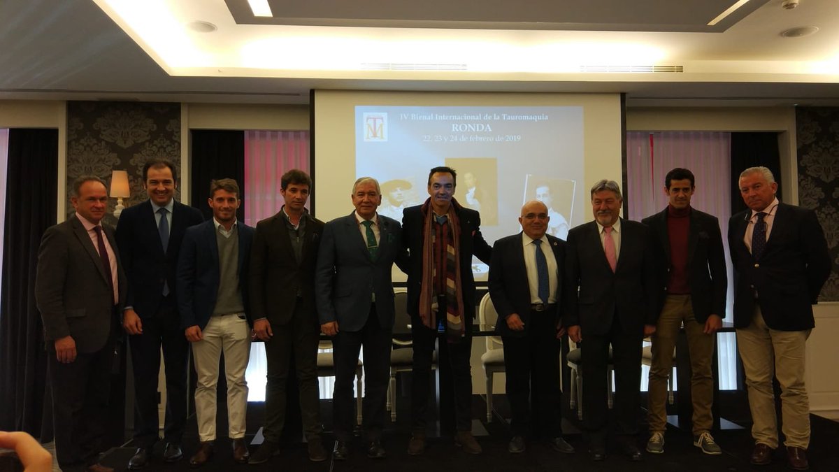 TauromundoRonda's tweet photo. Presentada en Sevilla la IV Bienal Internacional de la Tauromaquia.
22, 23 y 24 de febrero de 2019, en Ronda.
+Info e inscripciones en:
https://t.co/h7DfFxeHEk
#IVBienal #Tauromundo #Ronda #Sevilla https://t.co/gKW4F8aYDn